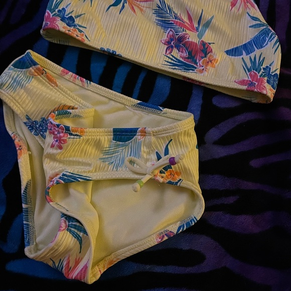 Pretty tropical yellow with flowers girls bikini💕 - Picture 3 of 6